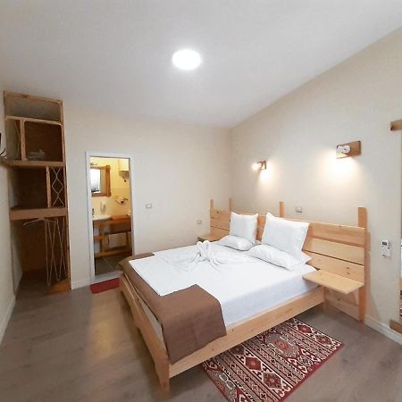 At Pikotiko'S - Korca City Rooms For Rent Extérieur photo
