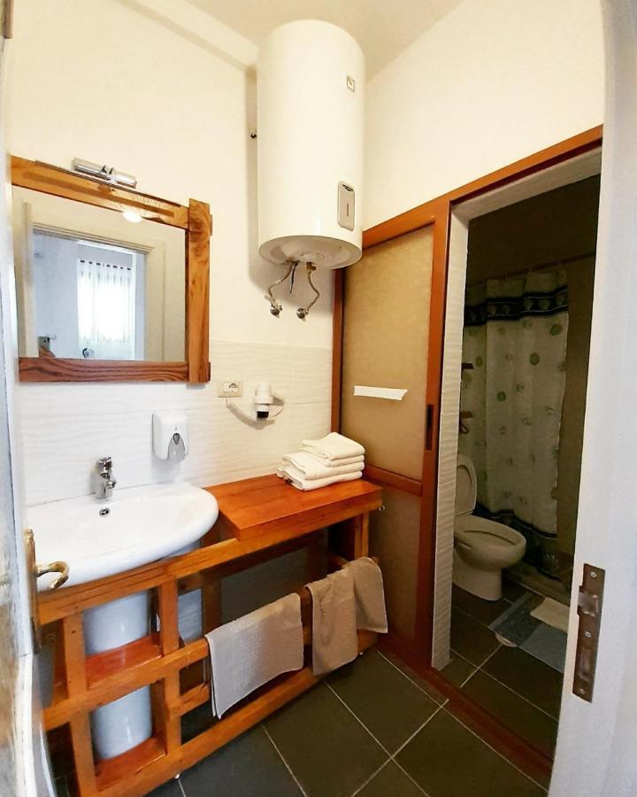 At Pikotiko'S - Korca City Rooms For Rent Extérieur photo
