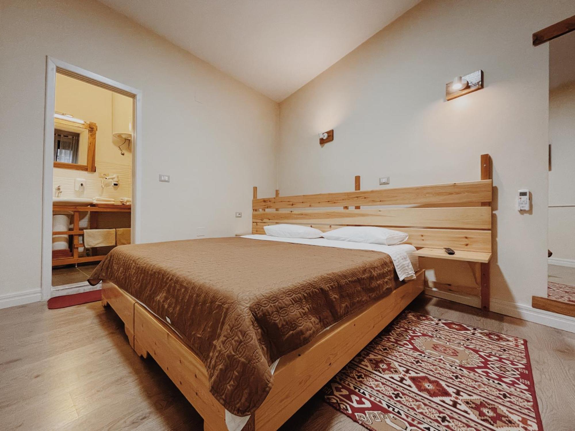 At Pikotiko'S - Korca City Rooms For Rent Extérieur photo