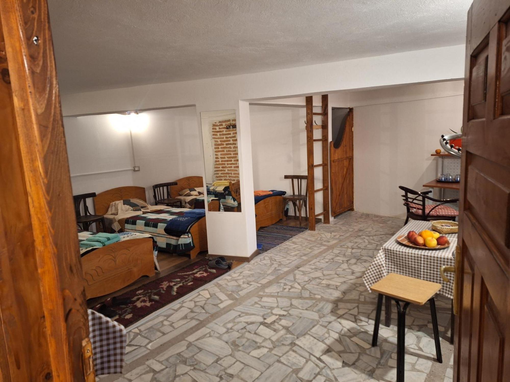 At Pikotiko'S - Korca City Rooms For Rent Extérieur photo