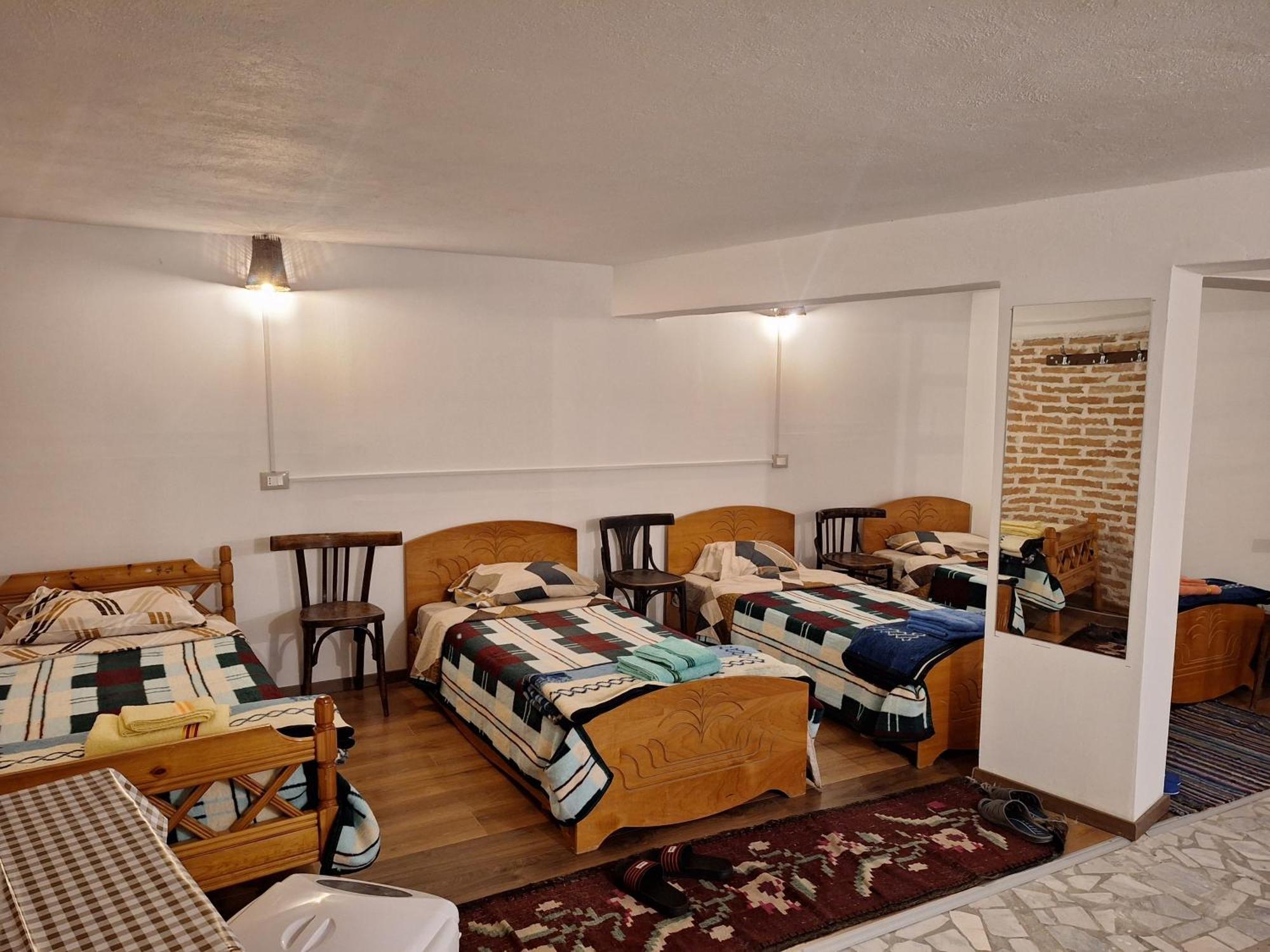 At Pikotiko'S - Korca City Rooms For Rent Extérieur photo