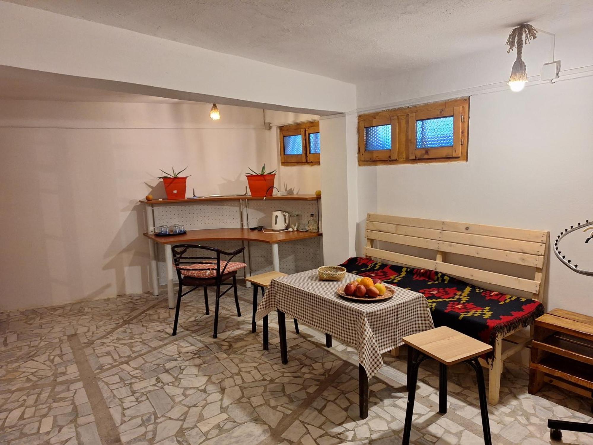 At Pikotiko'S - Korca City Rooms For Rent Extérieur photo