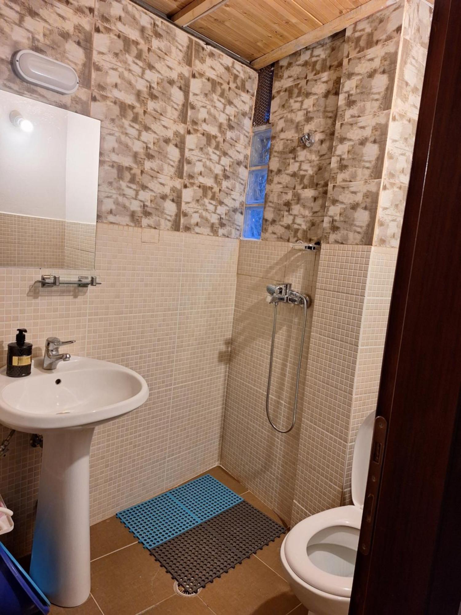 At Pikotiko'S - Korca City Rooms For Rent Extérieur photo